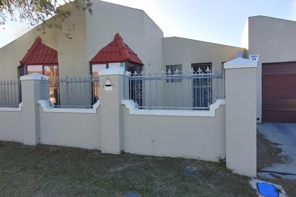 The property is located in Daphne Crescent, Old Woodlands, Mitchell&#39;s Plain

The property consists of 3 bedrooms, separate toilet ...