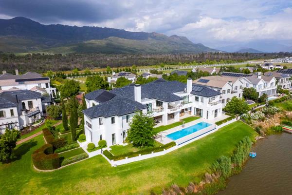 Welcome home to the epitome of luxury living in the established phase 1 on Val de Vie ...