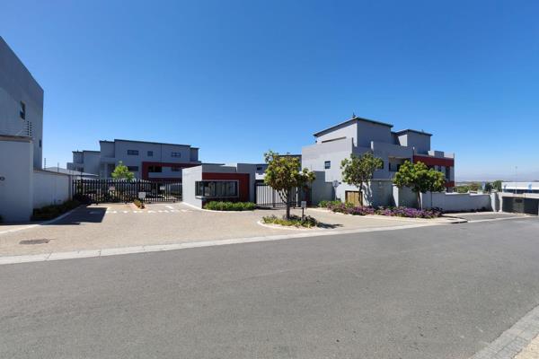 **Discover Your New Home in Langeberg Ridge, Kraaifontein: A Charming 2-Bedroom Apartment**

Welcome to your future sanctuary in the ...