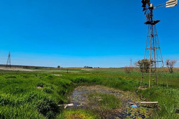 This farm is totally off the grid from Eskom. Ample 5 KW solar panels, equipped with batteries easy access to town. It is totally fenced with an electric fence. 

With a 5- bedroom house on the farm, it becomes a popular property. The farm also offer&#39;s a cattle pen ...