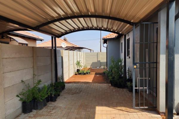 Star Village at New Protea offers the possibility of living in a brand-new, full-title house with a modern layout in a beautifully ...