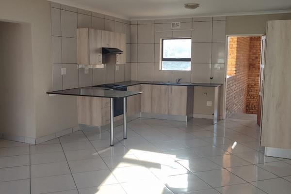 This is lovely 3 Bedroom Townhouse in Brentwood Park. This is closed to OR Tambo international Airport. There are malls and shopping ...