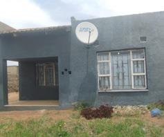 House for sale in Etwatwa