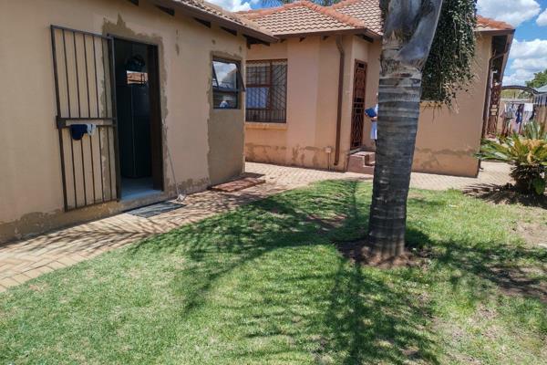 Calling on investors or Big family 
Main house, 
fitted with prepaid electricity

has been divided in 2 x 2 bedroom houses,
with ...