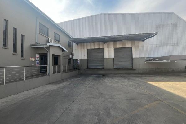 Prime warehouse/ factory to let in the heart of Benoni South in a secure business park ...