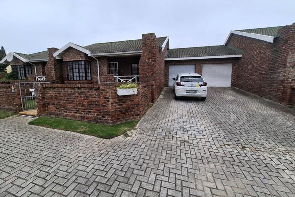 Comfortable 2 bedroom townhouse in quiet complex.

Bathroom with shower and bath, open plan lounge and kitchen.

Front Patio with braai ...