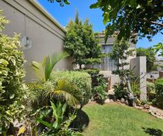 Townhouse for sale in Jeffreys Bay Central