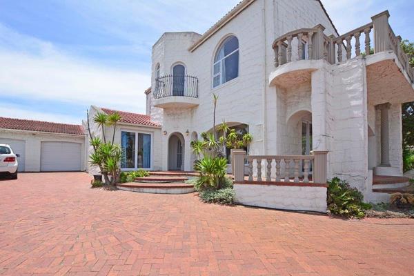 Welcome to my sole mandate in Bloubergrant, a remarkable residence nestled in the heart of Cape Town&#39;s golden mile. This property ...