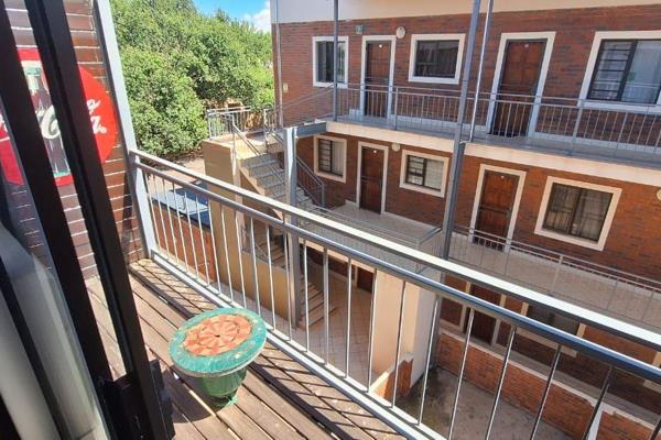 This flat is situated in the ever popular Steve Biko avenue. It comprises of 1 bedroom, 1 bathroom, with open plan kitchen / living ...