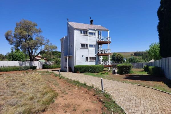 This triple storey house is a unique landmark in Dullstroom and unrivalled in position and character. Perched on a hill and overlooking ...