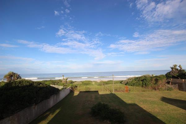 Available 2 January 2025
4 Bedrooms, 3 bathrooms.  2 with showers and 1 with bath.  
Sea view from 3 of the bedrooms.  
2 living ...