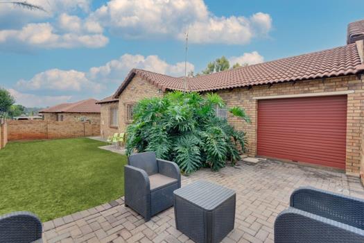 3 Bedroom Townhouse for sale in Weltevreden Park