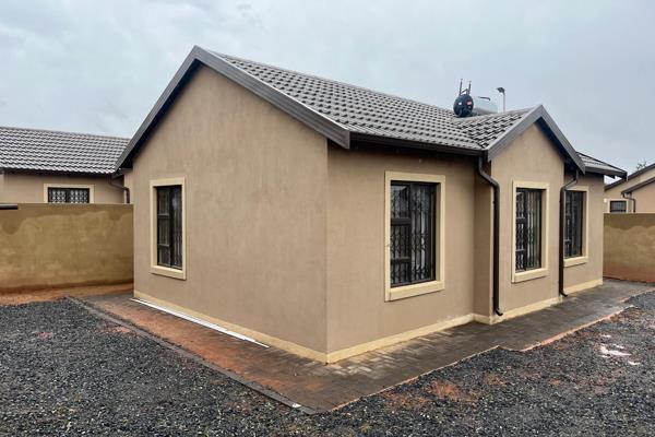 A 3-bedroom house with separate bathroom and toilet 

It&#39;s going for R6500 rental

Fully fitted kitchen units plus ...