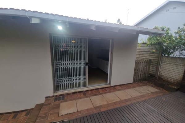 Modern &amp; Spacious Garden Cottage for Rent.

This lovely, contemporary garden cottage offers a comfortable living space perfect for ...