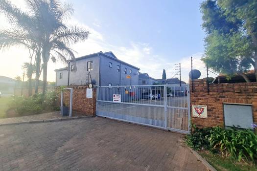 2 Bedroom Townhouse for sale in Glen Marais