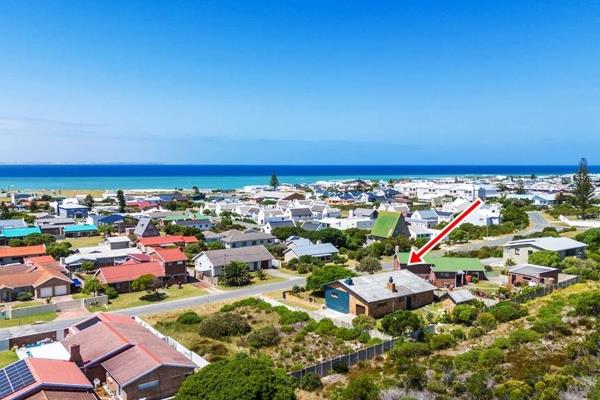 Welcome to your seaside retreat in the charming coastal town of Struisbaai! Perfectly ...