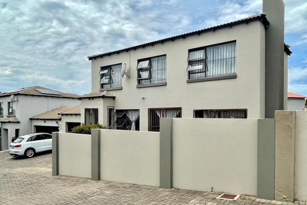 Available 1 December 2024

This delightful property offers the following features:
- ...