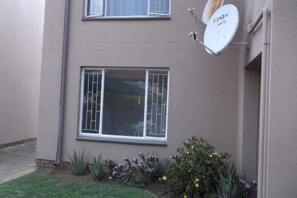 Discover modern living in the heart of Beyerspark, Gauteng with this ground floor 2-bedroom apartment, now available for sale. ...