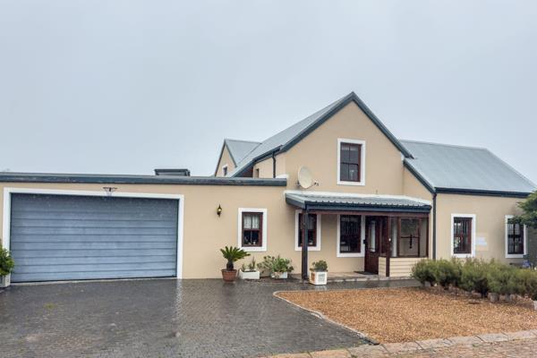 Nestled in a quiet and highly sought-after part of Klein Slangkop Estate, with the stunning Table Mountain National Park right on your ...