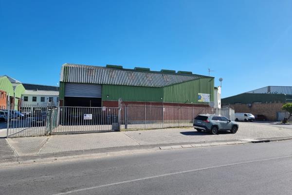 Warehouse with office and private secure yard TO LET in Montague Gardens

•	Offices ...