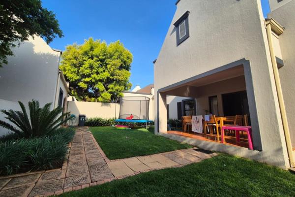 Exclusive Mandate!

Lock up and go !

2 Bedrooms
2 Bathrooms
Study or third  ...