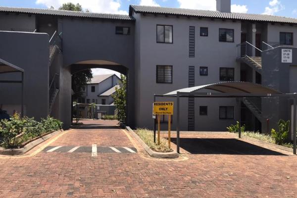 Situated in Paulshof  on  Sunninghill doorstep, this 1 bed, 1 bath apartment offers you good value and the opportunity to join the home ...