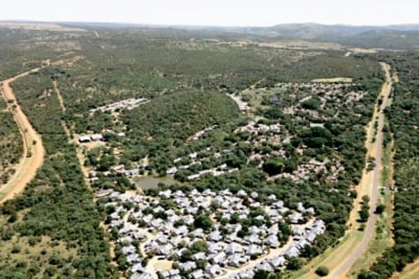 Die terapeutiese water van Die Oog, die natuurlike warmbron, bly ‘n immergewilde aantrekkingskrag met Asemrowende Bosveld natuurskoon ...