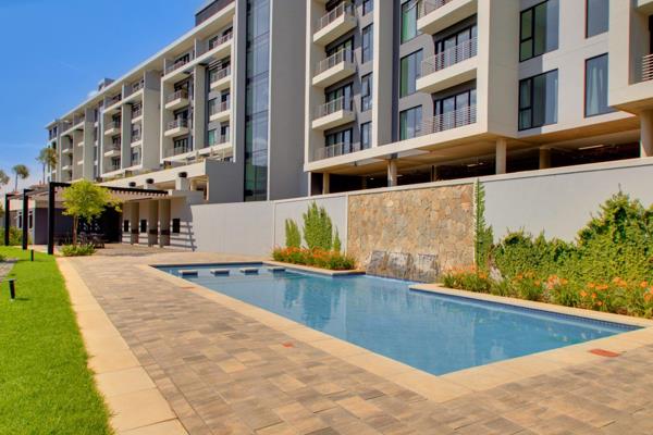 Situated on the 2nd floor of a secure complex in Sandton this apartment offers 2 bedrooms serviced with 2 modern bathrooms. Open plan ...