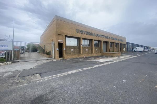 This exceptional 4,400m2 industrial property is perfectly situated in a quiet cul-de-sac ...