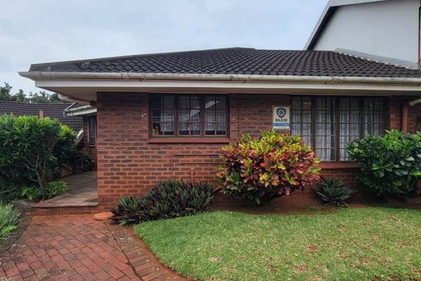 Welcome to this charming pet-friendly townhouse located in a sought-after complex in Amanzimtoti. This cozy family home features two ...