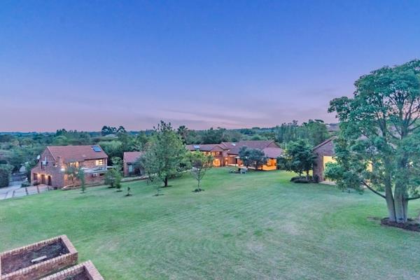 SOLE MANDATE- CONTACT LEANDI OR ROMA DIRECTLY
Best position in the well-known Mooikloof equestrian estate where privacy and security ...