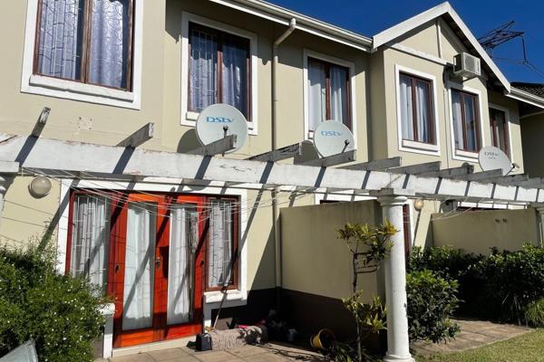 Prime Property Umhlanga presents this immaculate and stunning two bedrooms, two bathrooms duplex in Pinetown, Marianhill Park.

This ...