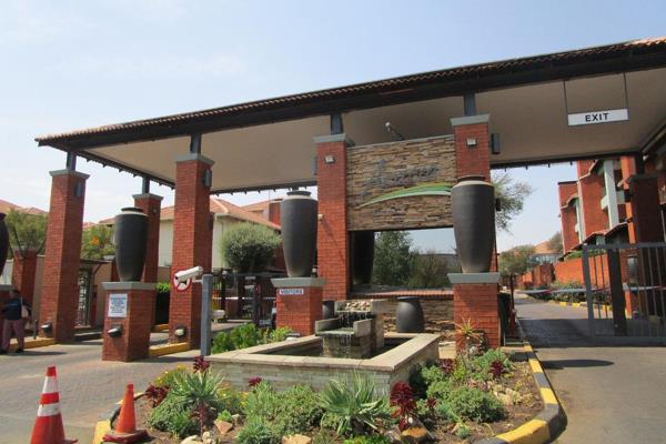 Greenstone Hill Property : Apartments / flats to rent in Greenstone ...