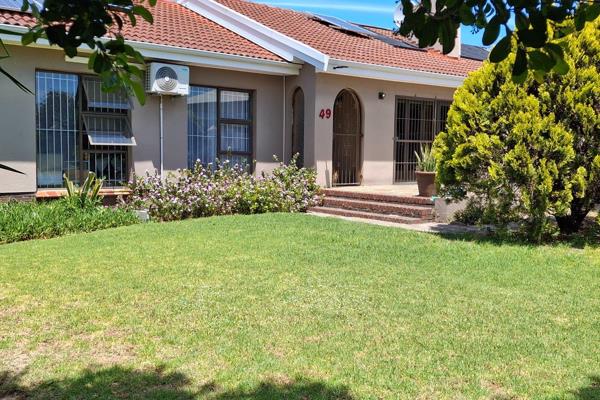 This well renovated house is situated in the sought after La Rochelle in Bellville, close to all amenities with easy and quick access ...