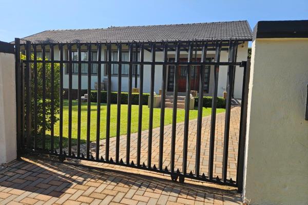 3 bedroom house with garden flat available to rent 1 February in Rooihuiskraal.  This ...