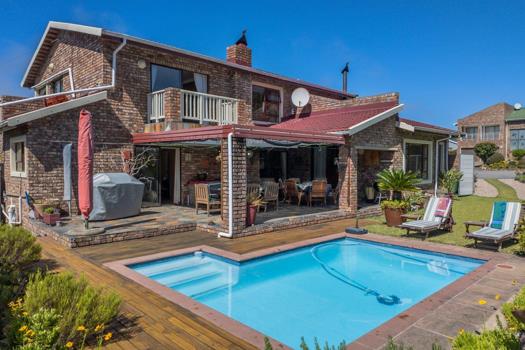 4 Bedroom House for sale in Groenvallei