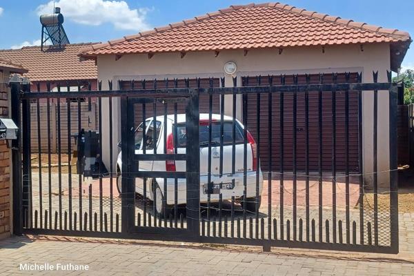 This lovely three-bedroom house in Lotus is now available for rent at an affordable price of R7000 per month. It features spacious ...