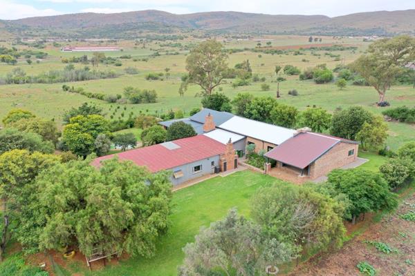 Situated along a prominent main road, this breathtaking 21.4-hectare property features panoramic views of the Suikerbosrand Nature ...