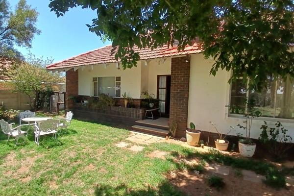 Property consists of 4 Bedrooms, 2 Bathrooms, Enclosed Verandah, Large Lounge, Dinning ...