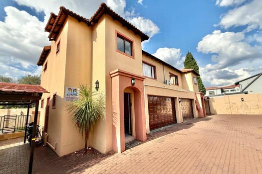 3 Bedroom Townhouse for sale in Eastcliff