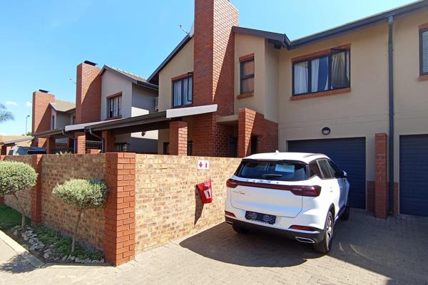 Welcome to modern living in the heart of Equestria, Pretoria East! This delightful 3-bedroom, 2-bathroom duplex apartment offers an ...