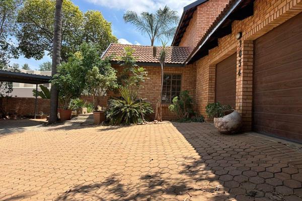 Fairie Glen 

JUST LISTED | ON SHOW! 
FAERIE GLEN, PRETORIA EAST

Stand Size: 600m&#178;
House Size: 271m&#178;
Rates: ...