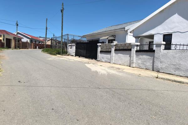 This inviting 3-bedroom, 2-bathroom home in the heart of Zwelitsha offers comfortable family living with modern conveniences. The ...