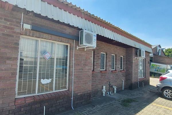 Vacant Warehouse Immediately Available - Rocky&#39;s Drift

R 24 320 p/m
Pricing excludes VAT, consumption and operational costs

Size ...