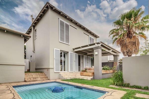 This stylish, modern cluster home is located within the prestigious Dainfern Golf Estate, offering a secure and luxurious living ...