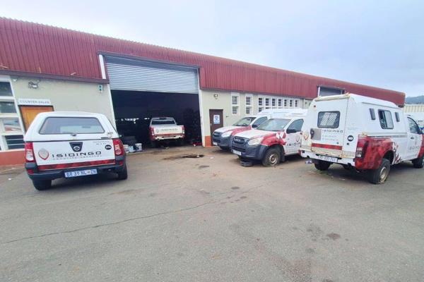 This versatile 535m&#178; property has a spacious open-plan warehouse area designed for ...