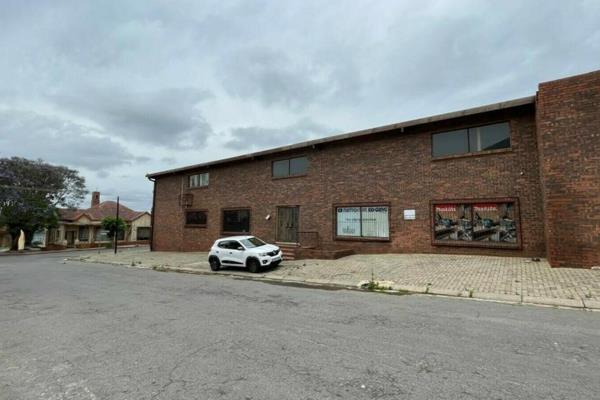 This 1,256m&#178; warehouse in Krugersdorp offers both office and warehouse space, ideal ...