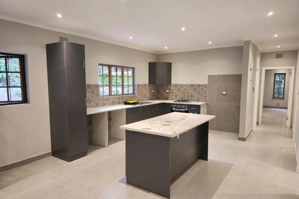 Brand new spectacular modern 3 bedroom family unit in the heart of Kloof, close to the ...