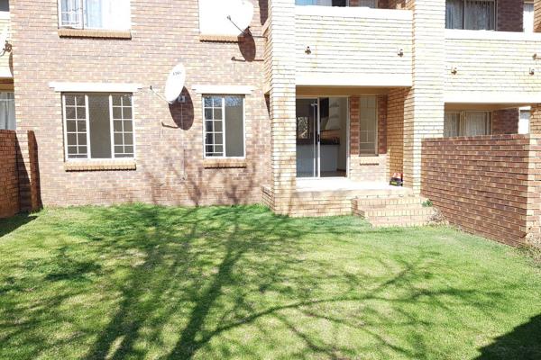 This very neat unit is situated in Mooikloof Ridge Estate. The Estate offers great ...