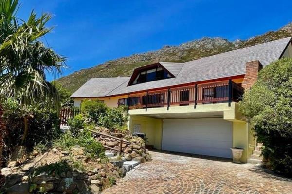 Solid family home with beautiful views in Mountainside – Gordon’s Bay

Offering 3 bedrooms, solid wood farm style kitchen with a ...